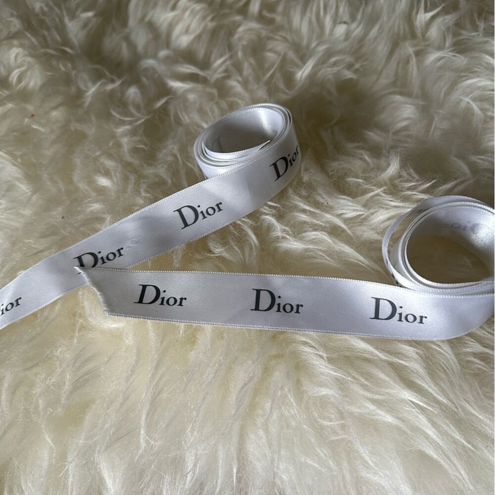Dior White Ribbon 2 - Picture 5 of 7